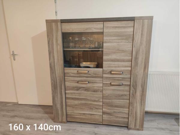 Eettafel en Salontafel dressoir vitrinekast