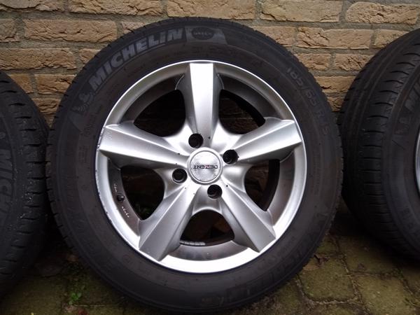 DEZENT-F 15 inch velgen met banden 4x108