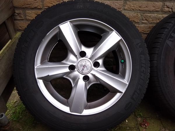 DEZENT-F 15 inch velgen met banden 4x108