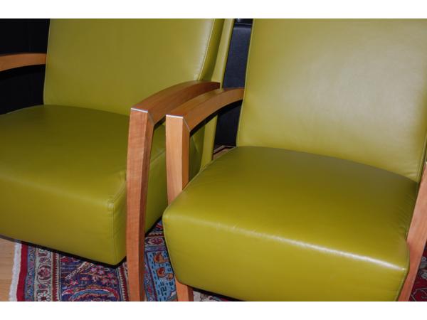 2 Fauteuiltjes met mooie houten leuningen