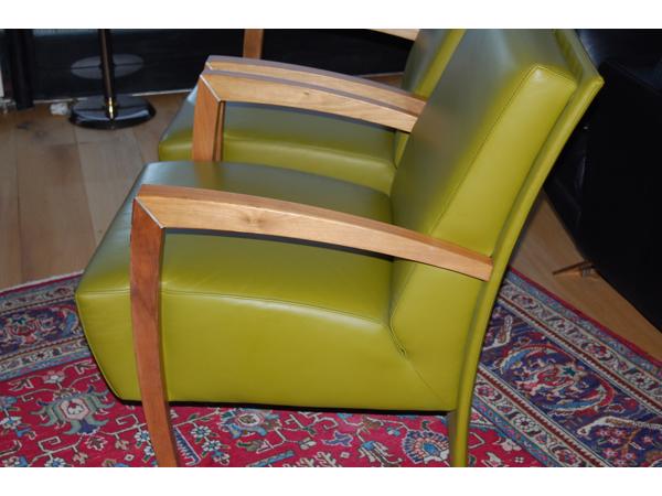 2 Fauteuiltjes met mooie houten leuningen