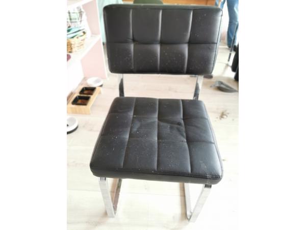 4 eetkamer stoelen zwart met metalen frame