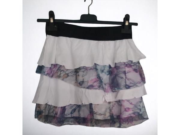 Mini rok met laagjes van kant wit S/M