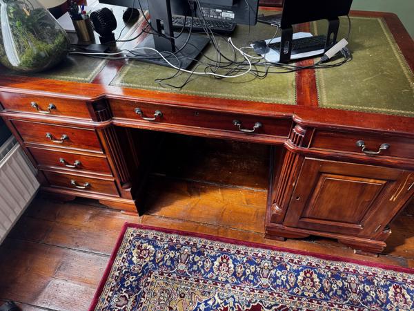 Antiek bureau