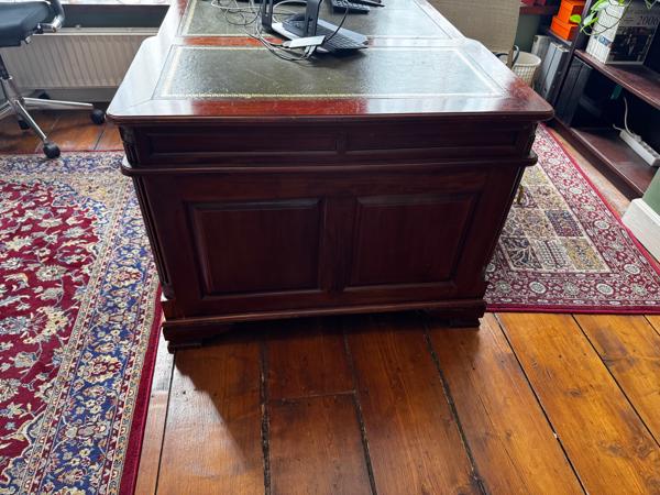 Antiek bureau