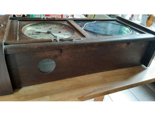 Antieke klok - heeft reparatie nodig