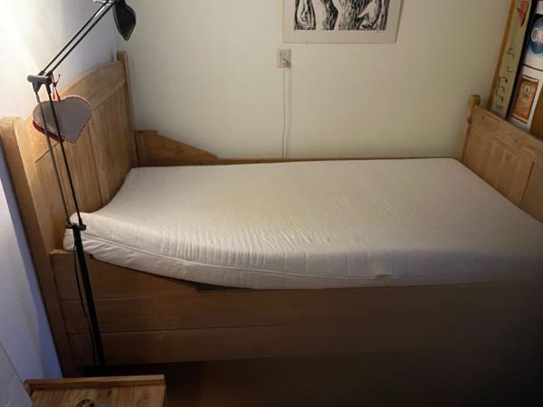 Houten ledikant 130x190, met matras
