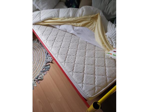 Eenpersoonsbed met stalen bedframe, spiraalbodem en matras