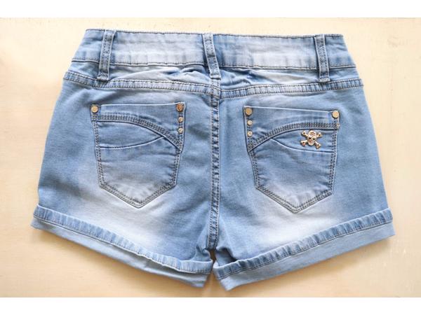 Jeans short met mooie details, lichtblauw maat S, M, L nieuw