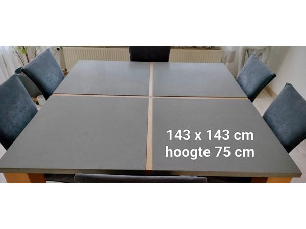 Vierkante eettafel voor 8 personen
