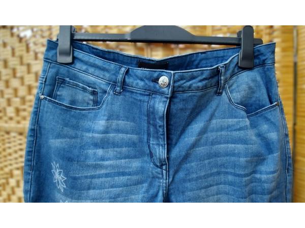 Jeans van Amy Vermont, maat 44