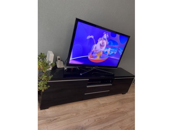Hoogglans zwart tv meubel in zeer goede staat