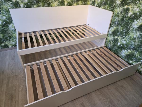 2 eenpersoonsbedden, uitschuifbaar