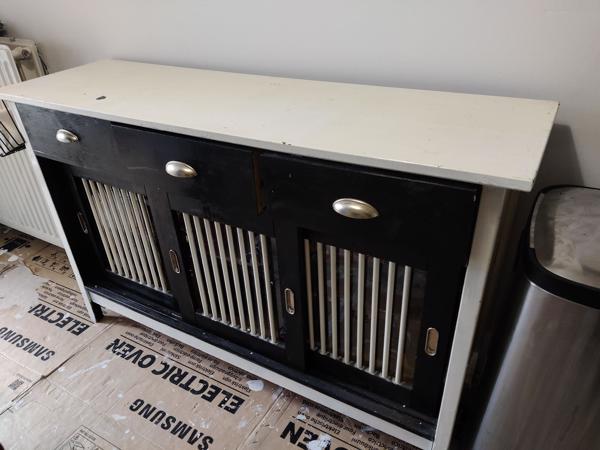 mooi zwart en wit dressoir