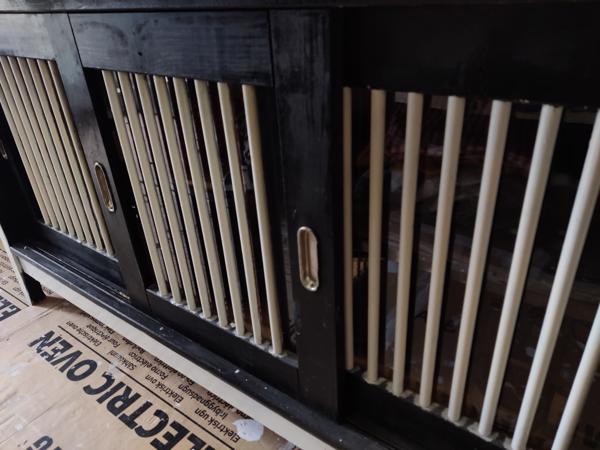 mooi zwart en wit dressoir