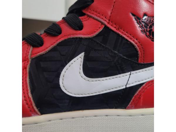 Nike Jordan 1 Mid SE Christmas