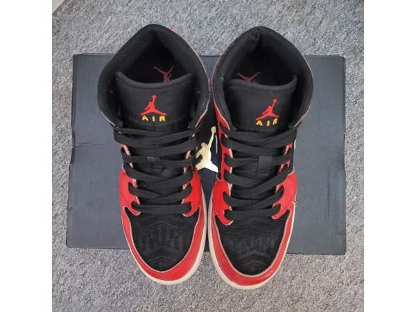Nike Jordan 1 Mid SE Christmas