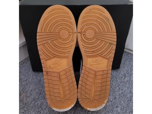 Nike Jordan 1 Mid SE Christmas