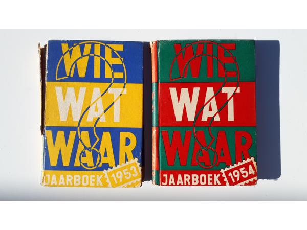 32 boeken WIE WAT WAAR 1947 - 1984