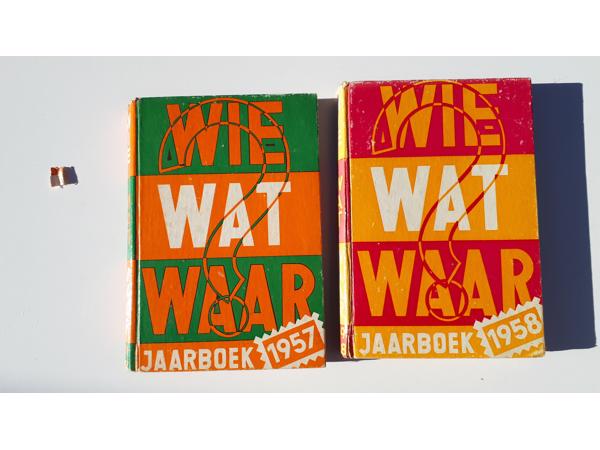 32 boeken WIE WAT WAAR 1947 - 1984