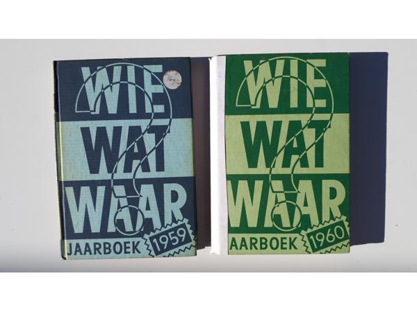 32 boeken WIE WAT WAAR 1947 - 1984