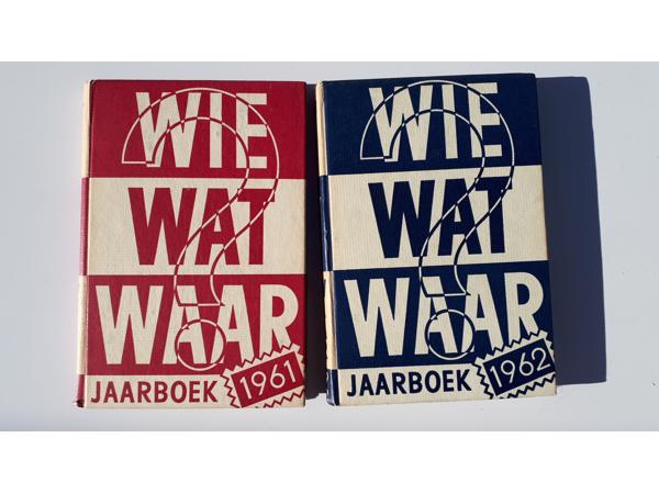 32 boeken WIE WAT WAAR 1947 - 1984