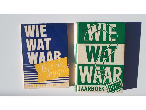 32 boeken WIE WAT WAAR 1947 - 1984