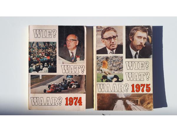 32 boeken WIE WAT WAAR 1947 - 1984
