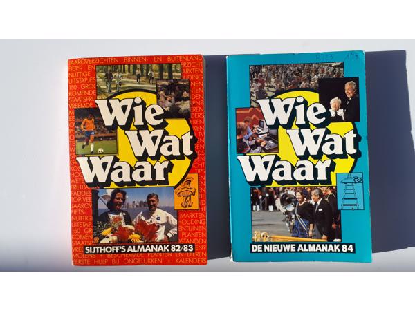 32 boeken WIE WAT WAAR 1947 - 1984