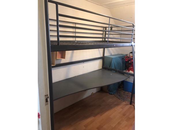 Hoogslaper met bureau