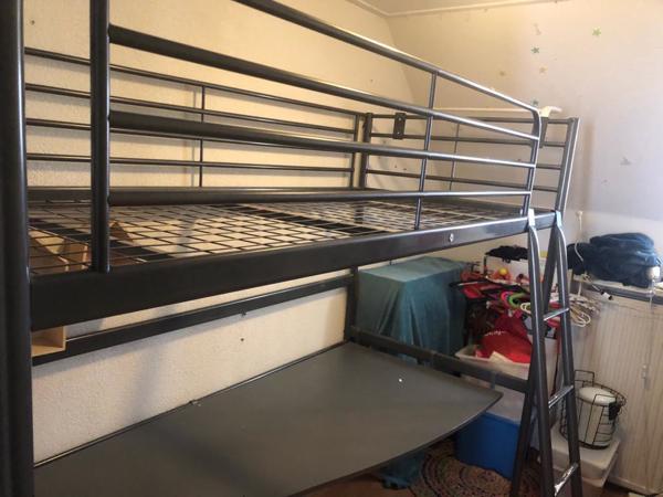 Hoogslaper met bureau