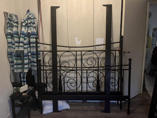 Bedframe zwart metaal IKEA 160/200