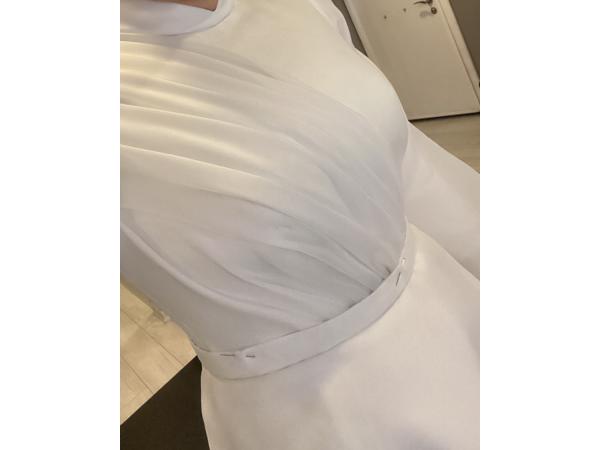 Trouwjurk modern op maat genaaid