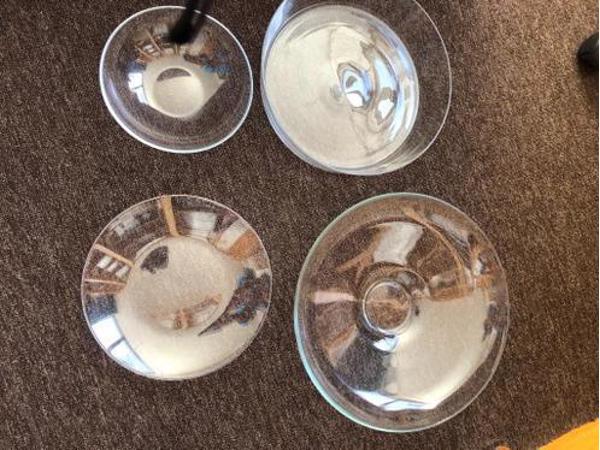 4  grote  borden   -  4  diepe  bordjes