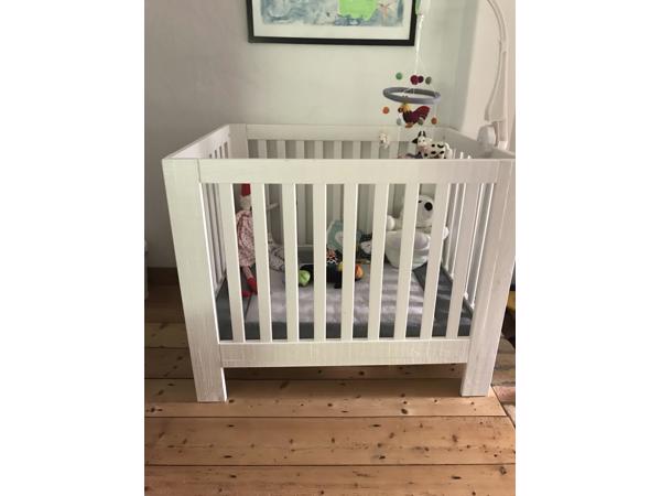 Witte babybox met kleed