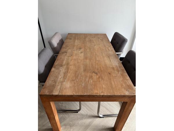 Houten eettafel