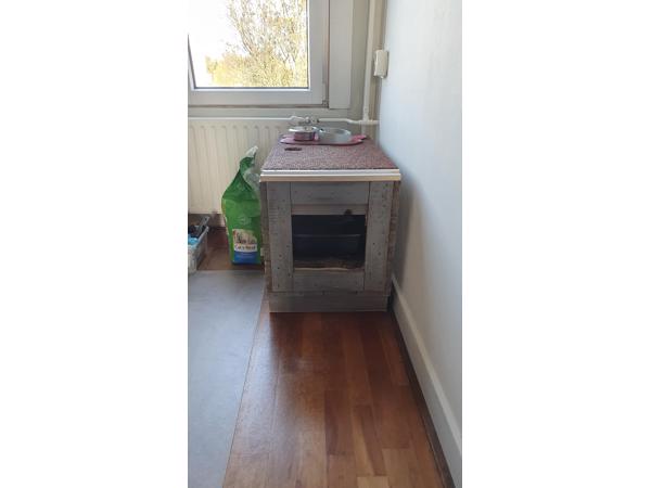 Zelfgemaakte kattenbox incl. kattenbak en schepjes