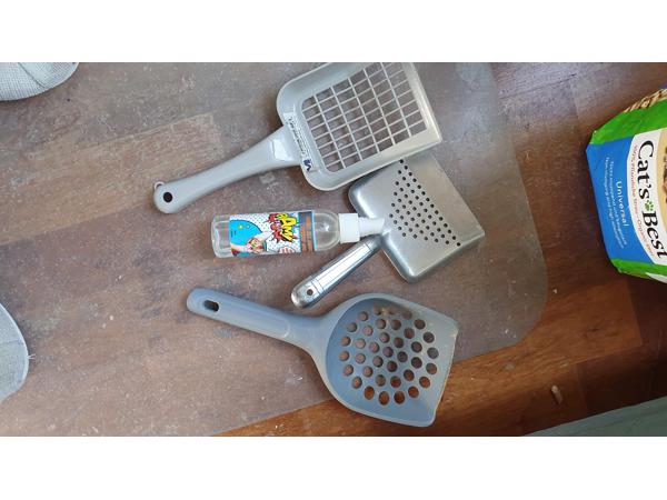 Zelfgemaakte kattenbox incl. kattenbak en schepjes