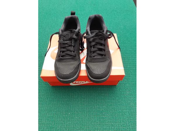 Nikl sport schoenen maat 39 als nieuw