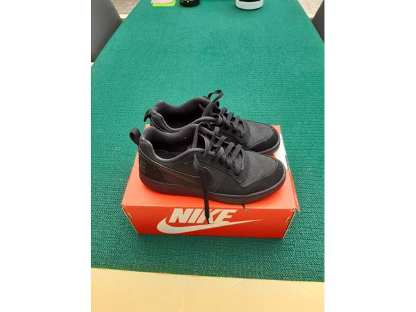 Nikl sport schoenen maat 39 als nieuw