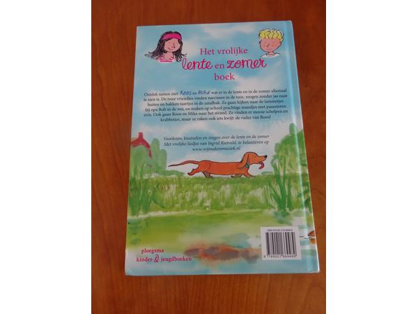 Het vrolijke lente en zomer boek Roos Mika  ( V. den Holland