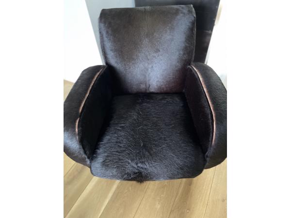 Fauteuil met koeienhuid