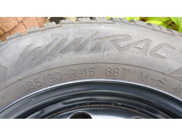 4 winterbanden 185/60 R15 met stalen velgen 6Jx15H2