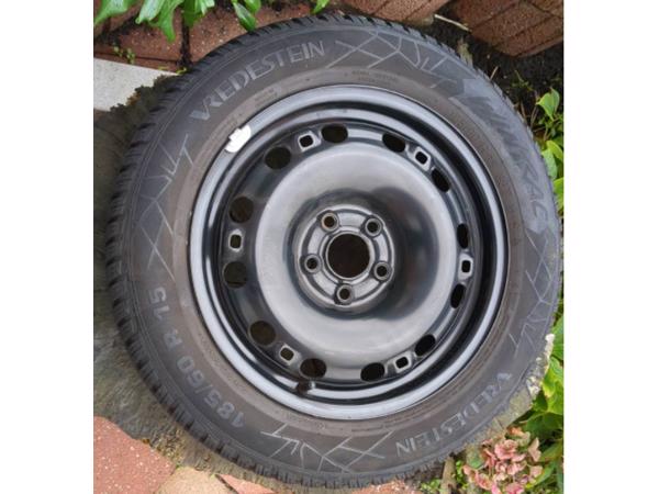 4 winterbanden 185/60 R15 met stalen velgen 6Jx15H2