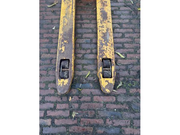 Pompwagen - werkt nog, versleten