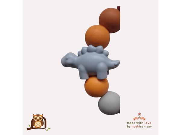 nr 4 noekies naam speenkoord dino grijs oranje