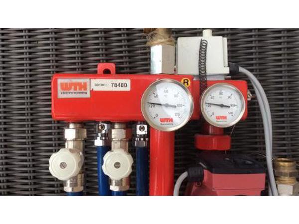 WTH vloerverwarmingsunit/verdeler voor 2 groepen met pomp