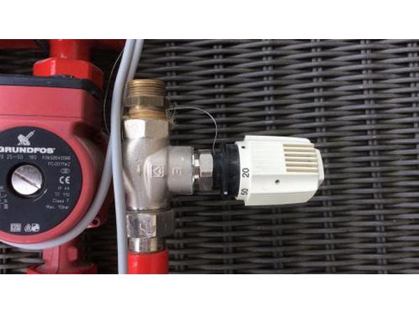 WTH vloerverwarmingsunit/verdeler voor 2 groepen met pomp