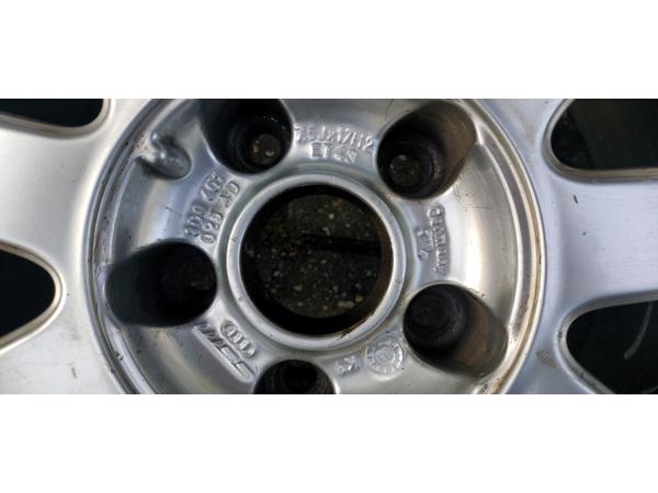 Originele Audi velgen met zo goed als nieuwe winterbanden
