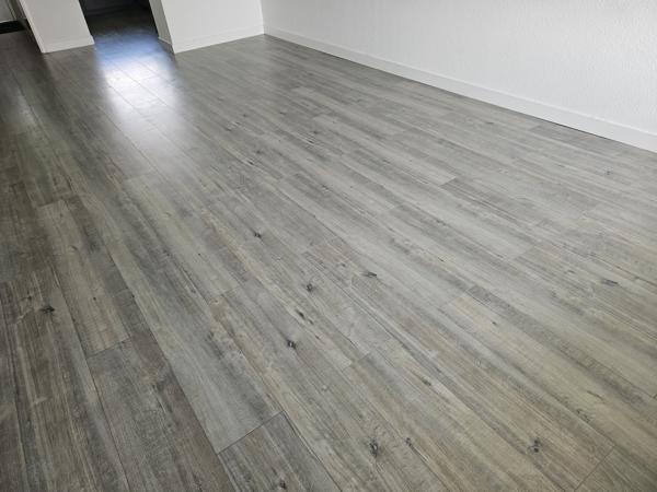 Laminaat houtkleur, ong 40m2